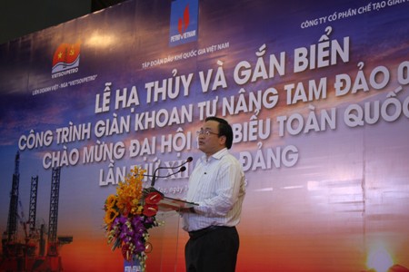 Phó Thủ tướng Hoàng Trung Hải phát biểu tại lễ hạ thuỷ giàn khoan Tam Đảo 05